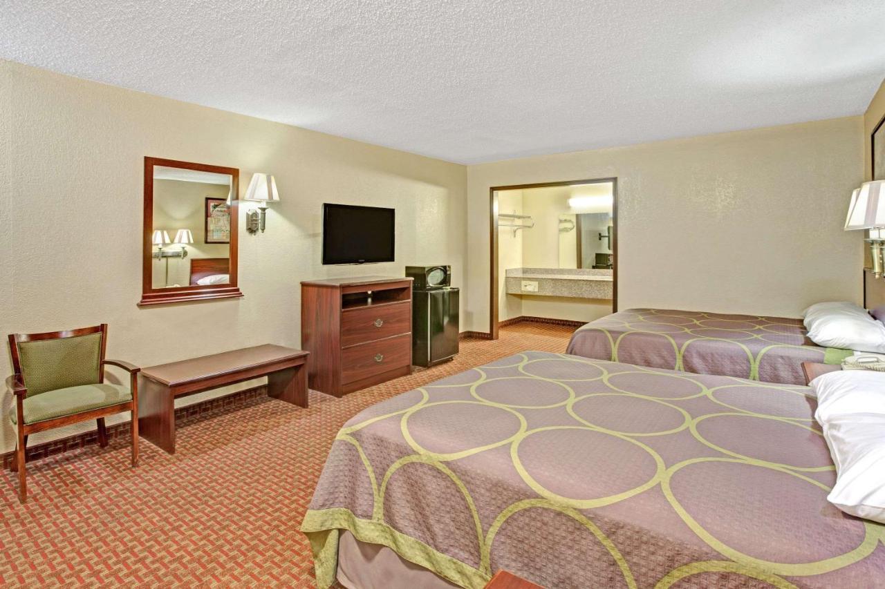 Super 8 By Wyndham Shawnee Hotel Luaran gambar