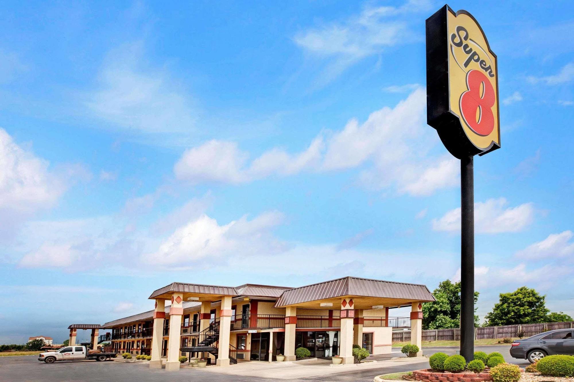Super 8 By Wyndham Shawnee Hotel Luaran gambar