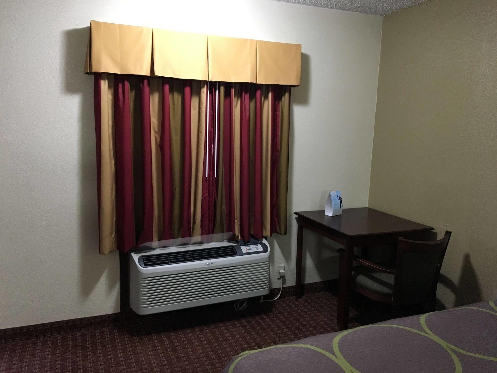 Super 8 By Wyndham Shawnee Hotel Luaran gambar