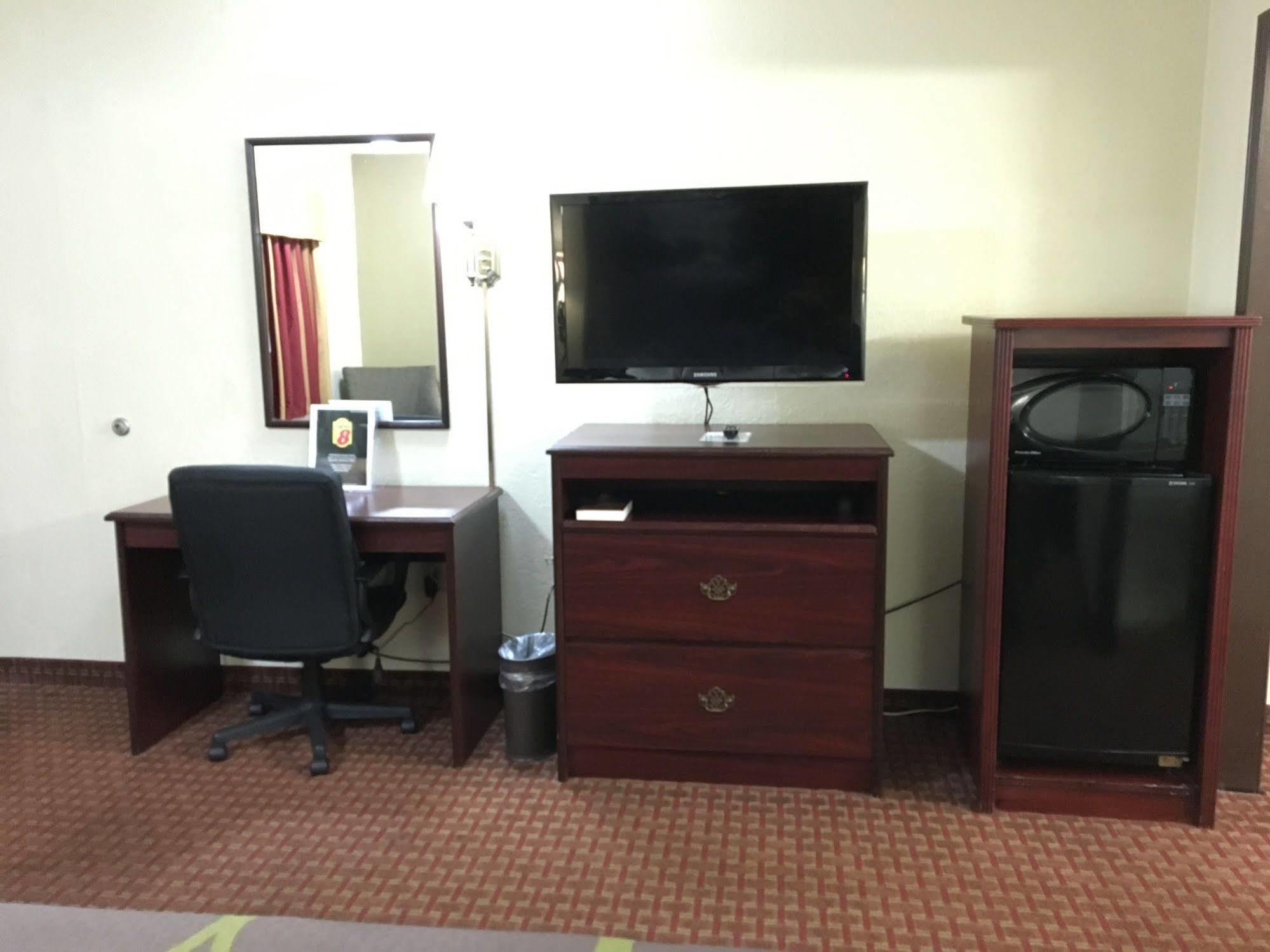 Super 8 By Wyndham Shawnee Hotel Luaran gambar