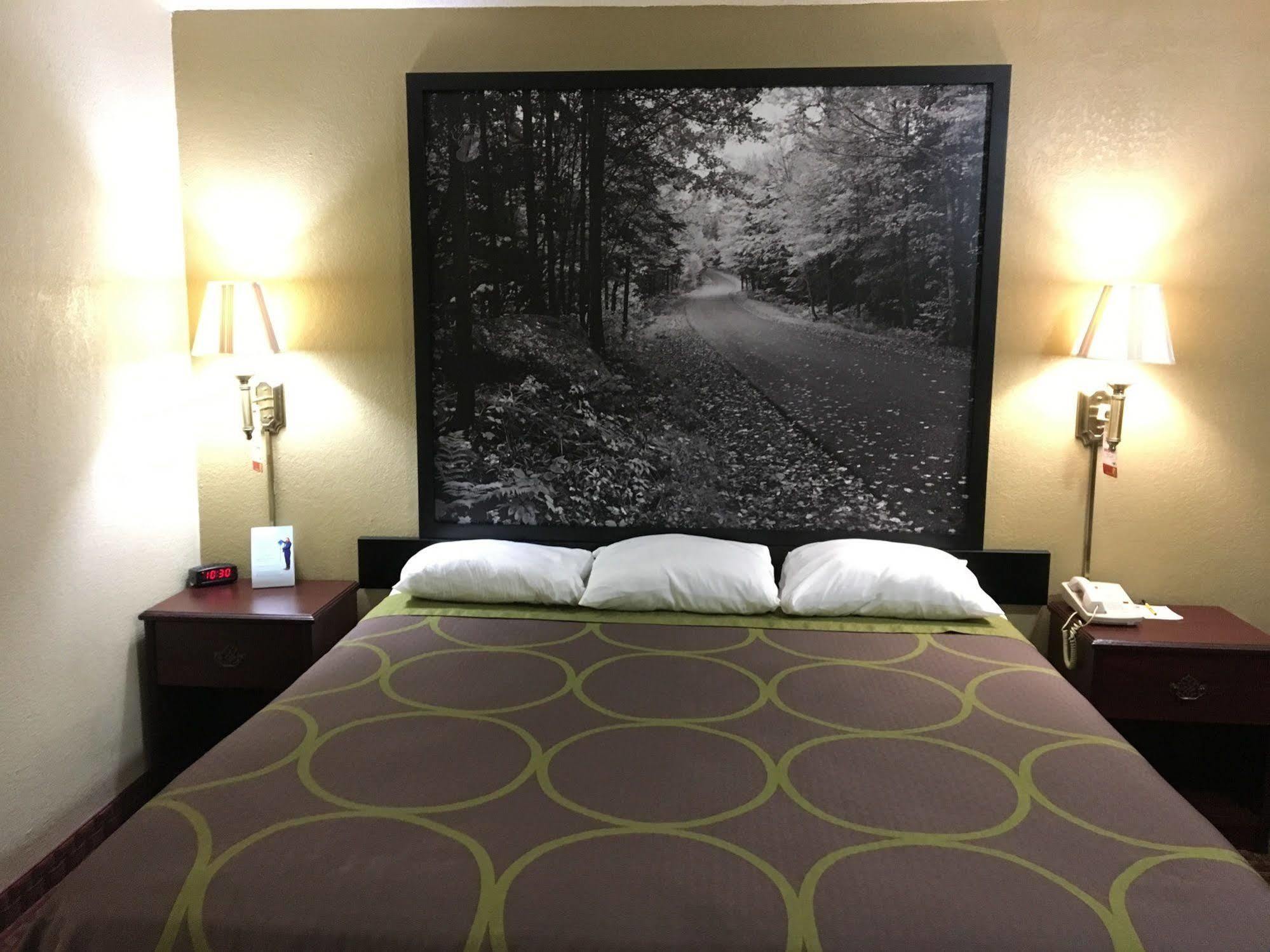Super 8 By Wyndham Shawnee Hotel Luaran gambar