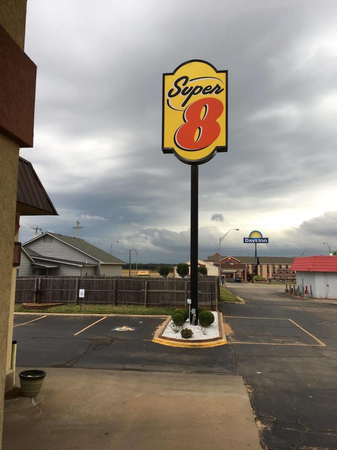 Super 8 By Wyndham Shawnee Hotel Luaran gambar
