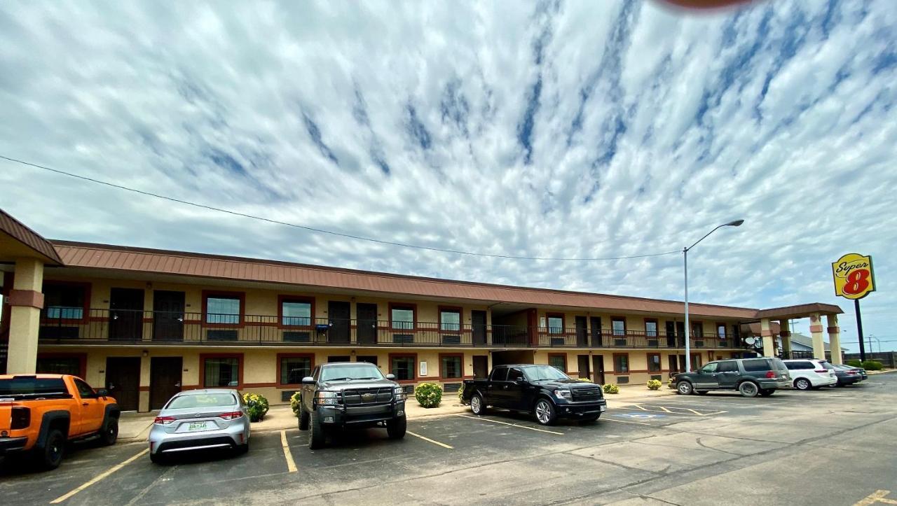 Super 8 By Wyndham Shawnee Hotel Luaran gambar