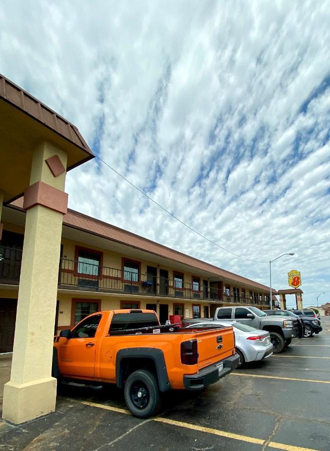 Super 8 By Wyndham Shawnee Hotel Luaran gambar