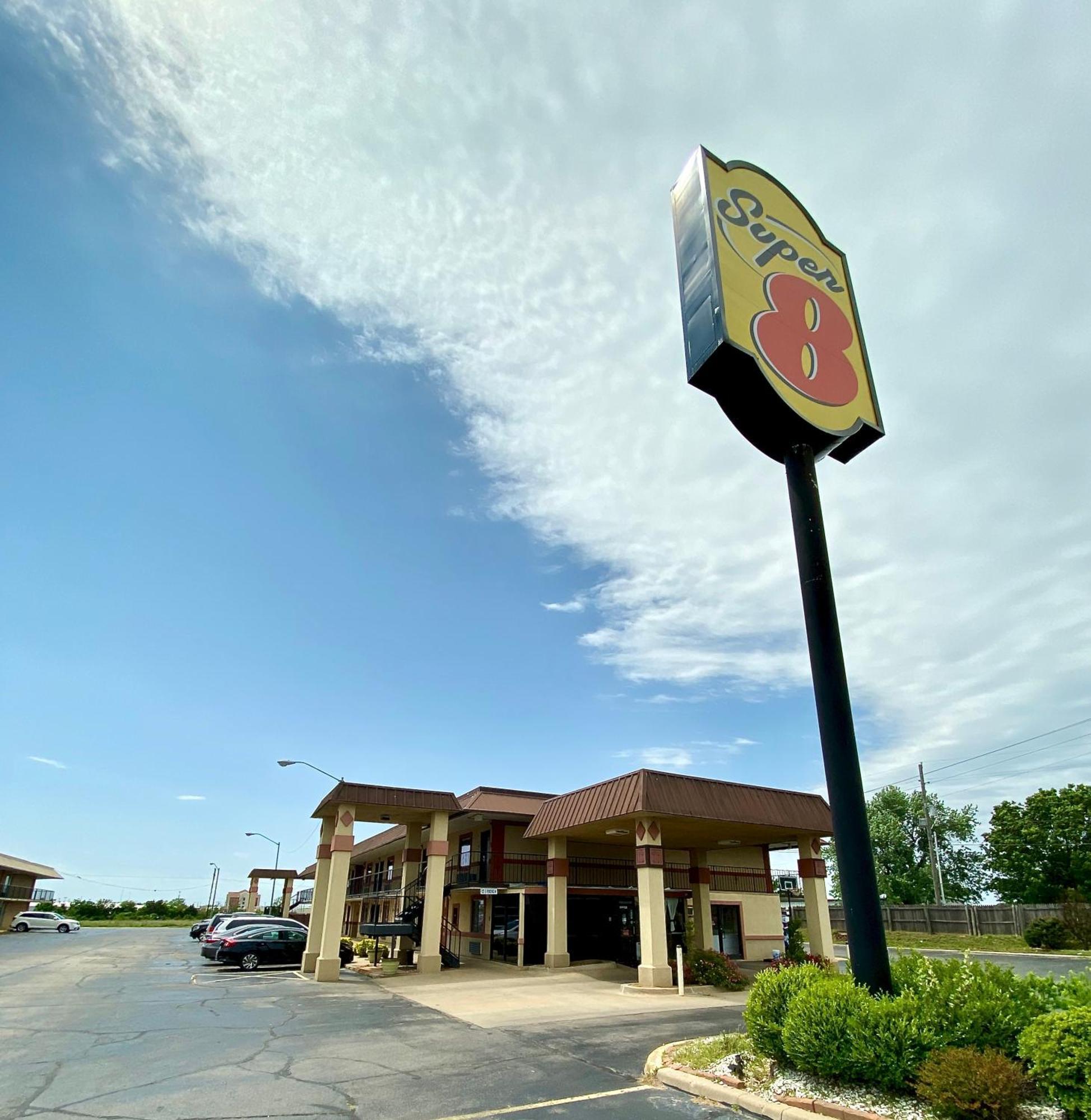 Super 8 By Wyndham Shawnee Hotel Luaran gambar