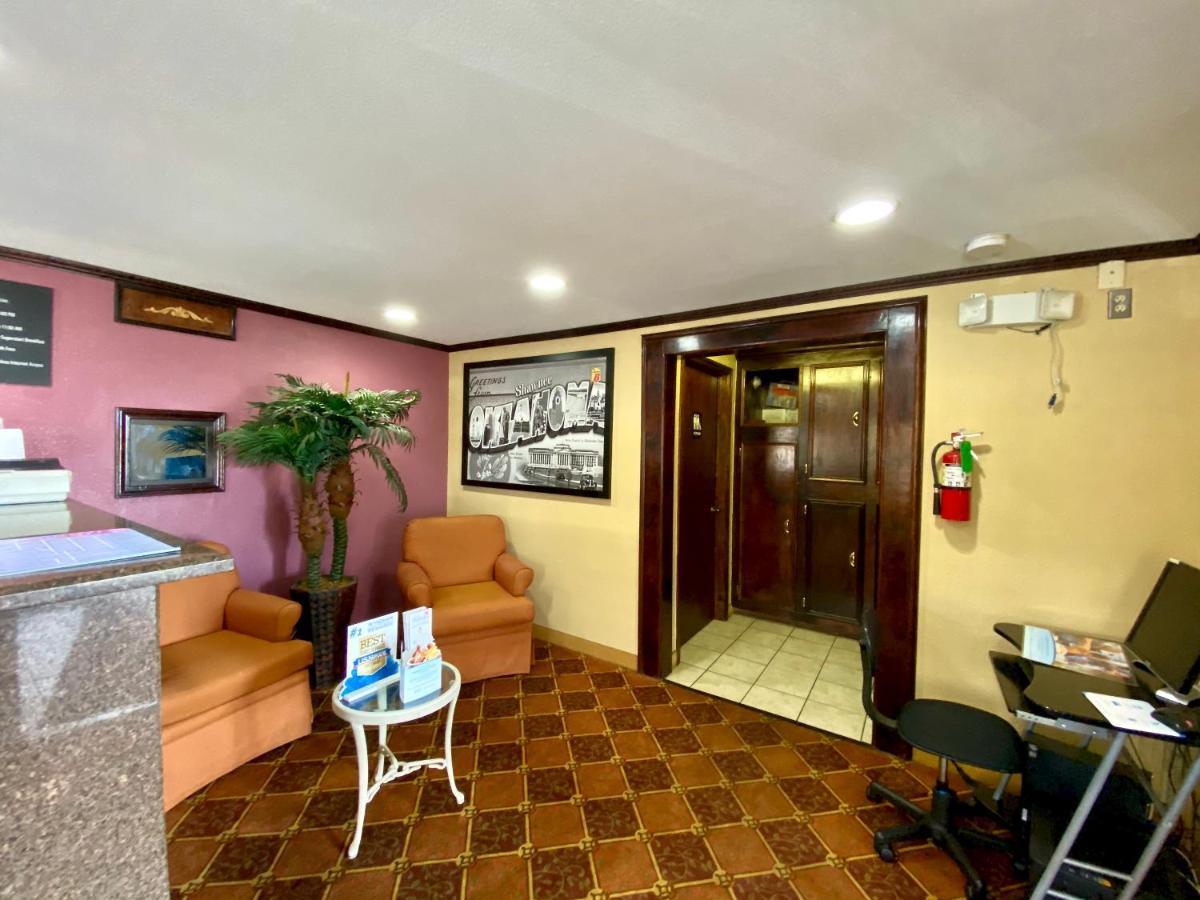 Super 8 By Wyndham Shawnee Hotel Luaran gambar