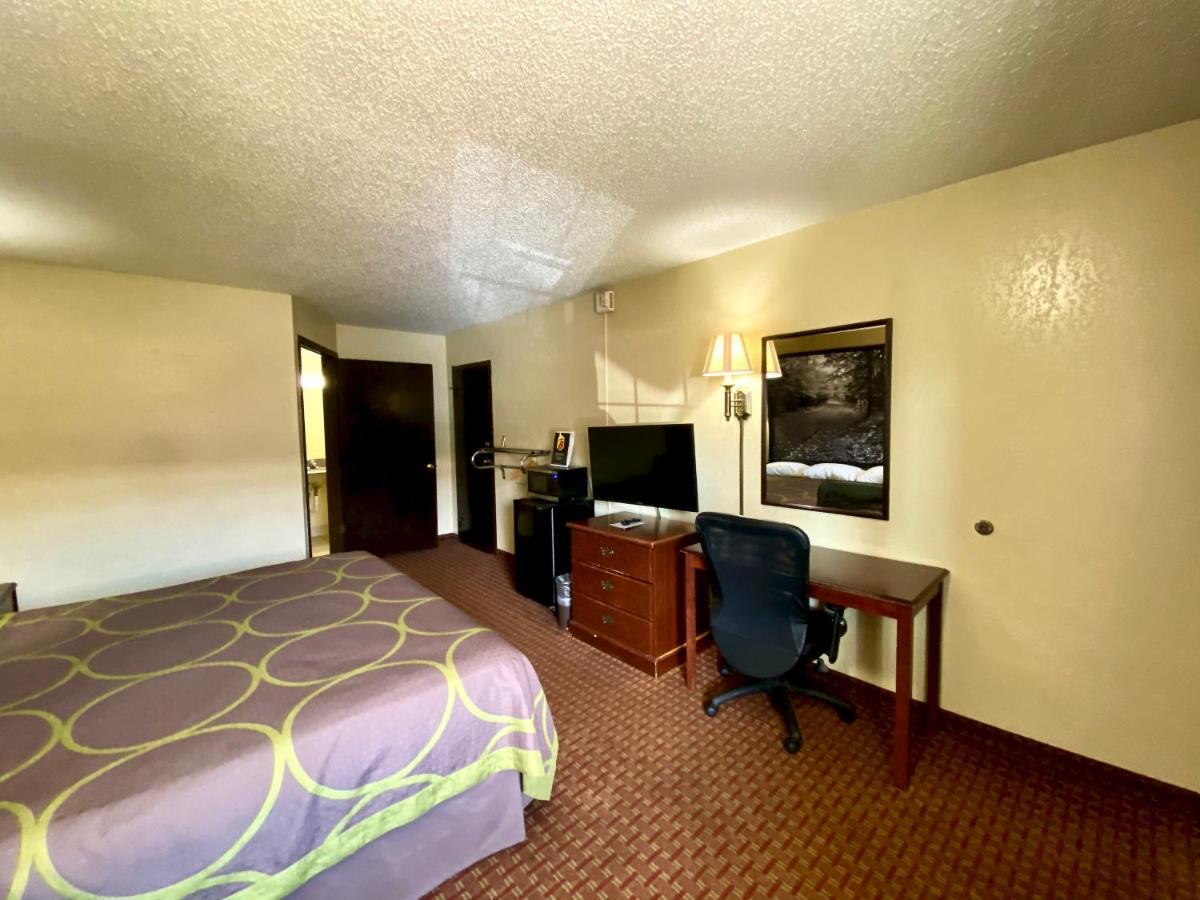 Super 8 By Wyndham Shawnee Hotel Luaran gambar